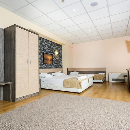 City Hotel