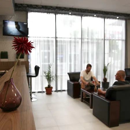 City Hotel 2*