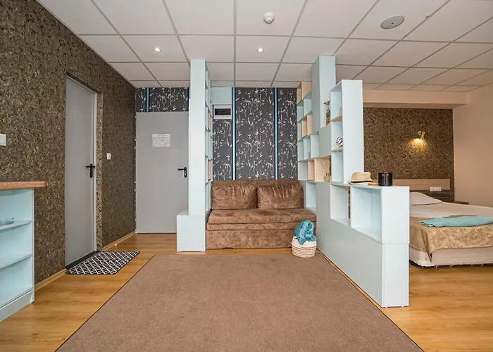 מלון Hotel City 2*