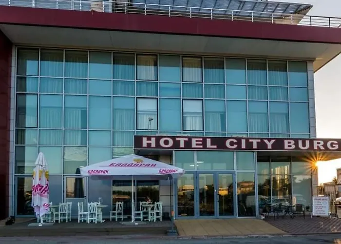 מלון Hotel City 2*