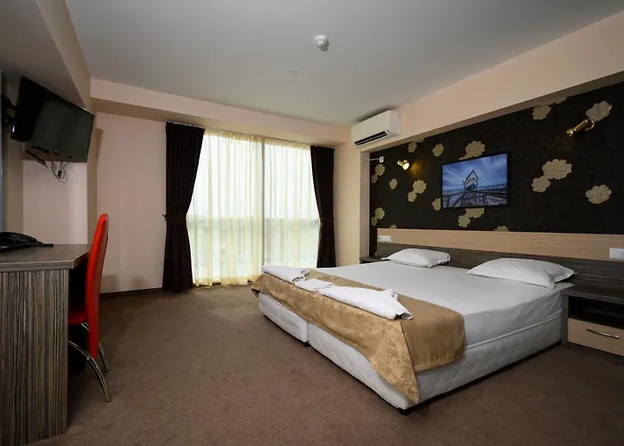 מלון Hotel City 2*