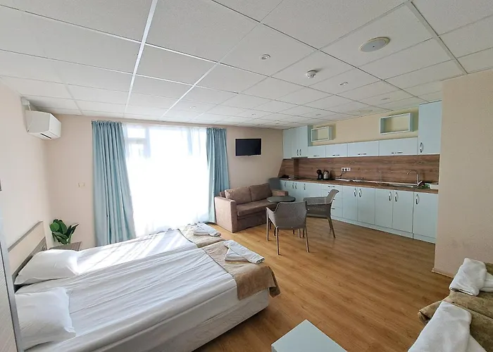 Hotel City מלון 2*