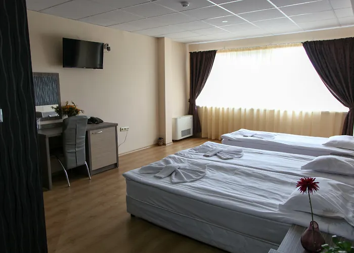 מלון Hotel City 2*