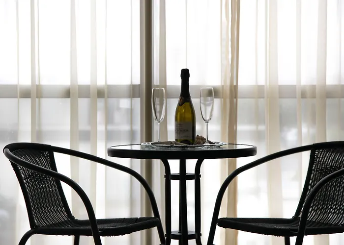 מלון Hotel City 2*